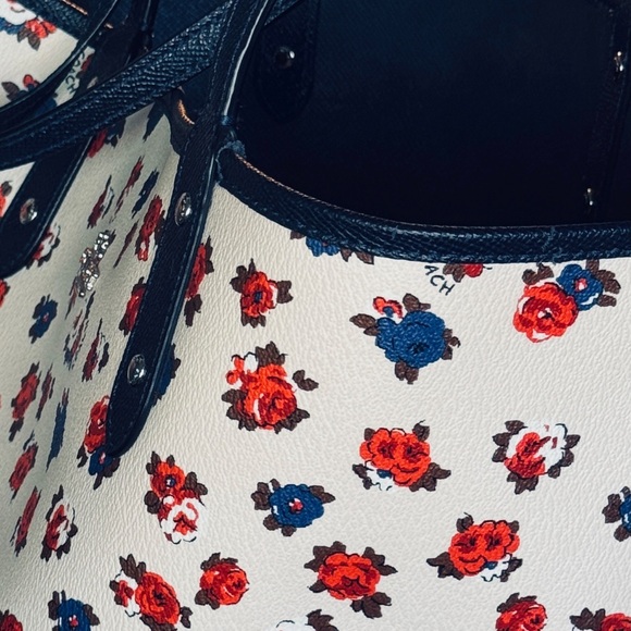 Coach White and Blue Floral Tote Bag - Picture 2 of 16